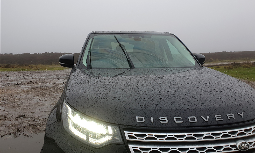 land rover discovery in the rain
